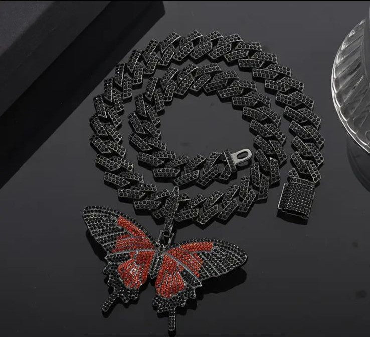 Collar Cubano con Mariposa de Cristales - Cadena Premium con Colgante