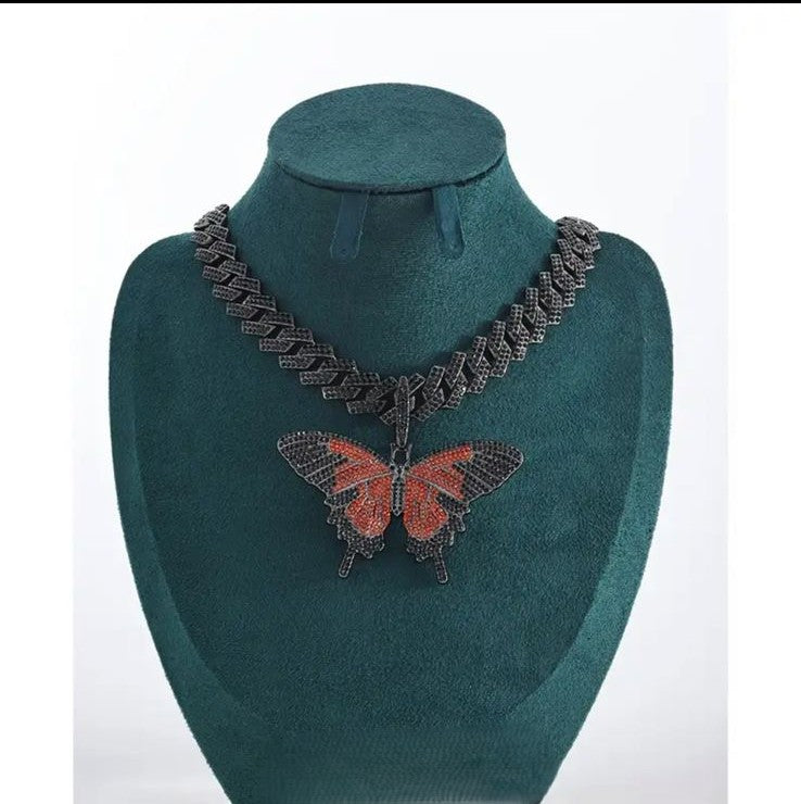 Collar Cubano con Mariposa de Cristales - Cadena Premium con Colgante