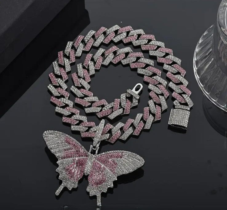 Collar Cubano con Mariposa de Cristales - Cadena Premium con Colgante